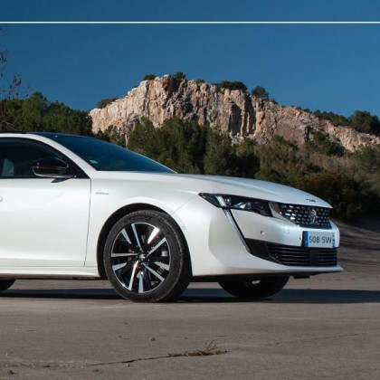 Twitter post by PEUGEOT UK